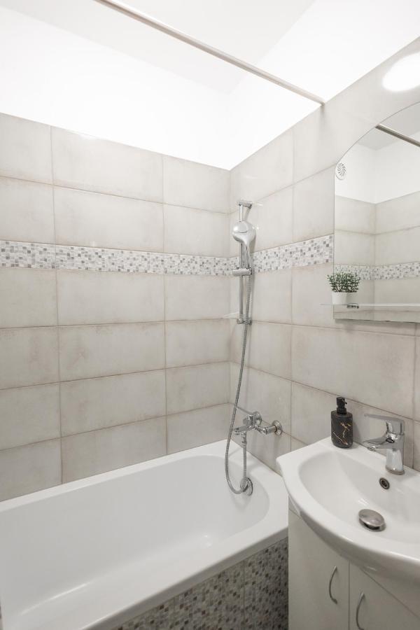 Clicktheflat Stawki Apart Rooms Варшава Экстерьер фото